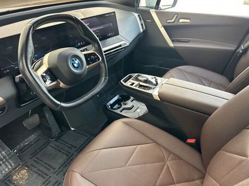 Used 2024 BMW iX xDrive50 w/ Premium Package AWD/4WD image 9
