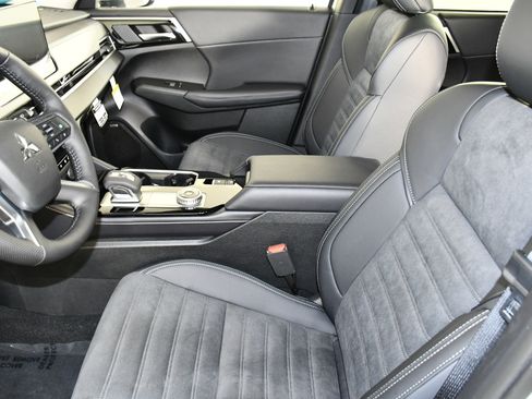 New 2026 Mitsubishi Outlander SE AWD/4WD image 14