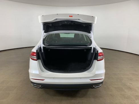 Used 2019 Ford Fusion SE image 12