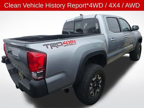 Used 2017 Toyota Tacoma TRD Off-Road w/ Premium & Technology Package image 3