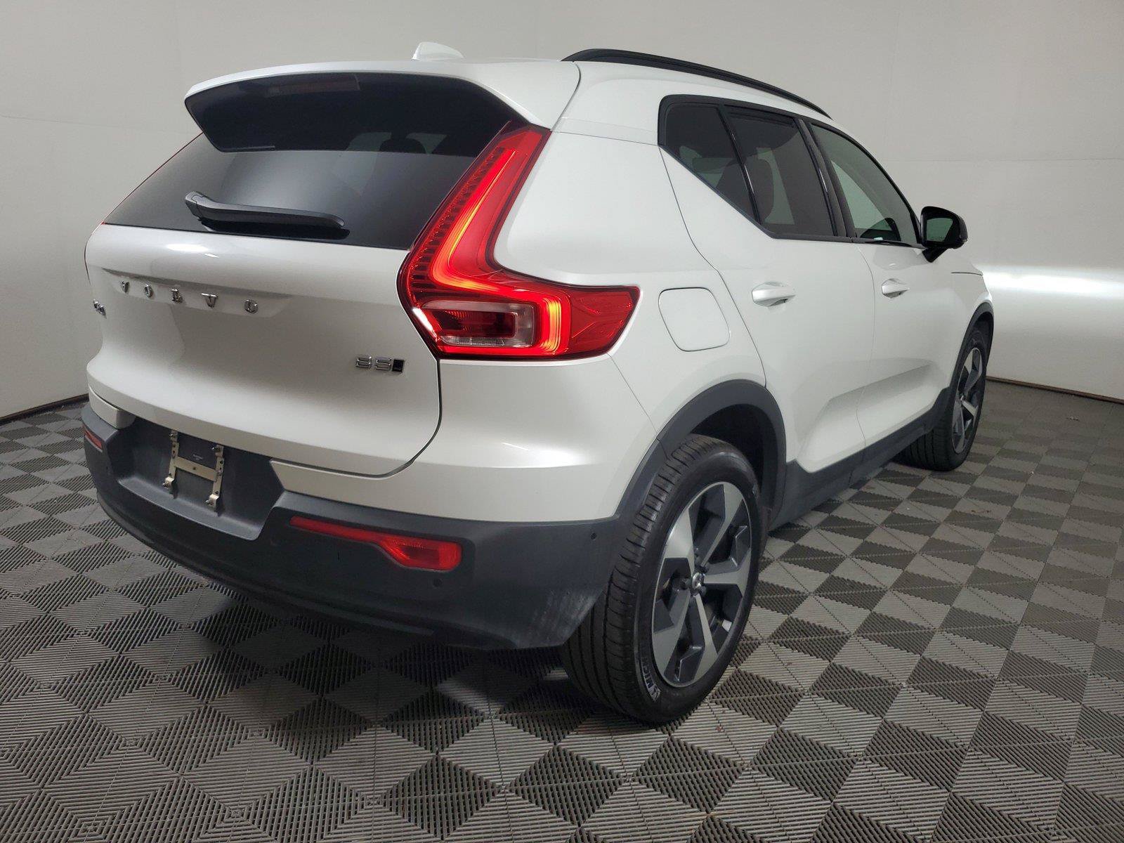 Used 2026 Volvo XC40 B5 Plus AWD/4WD image 6