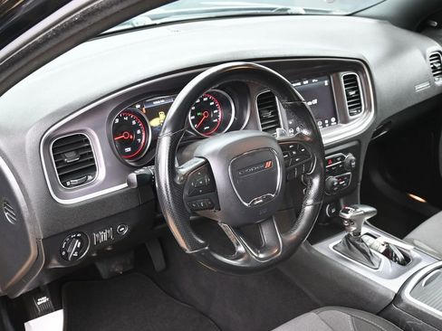 Used 2019 Dodge Charger SXT image 17