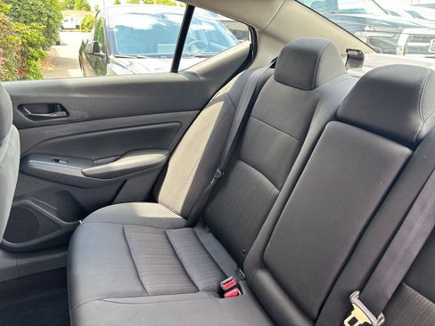 Used 2025 Nissan Altima 2.5 SV FWD image 40