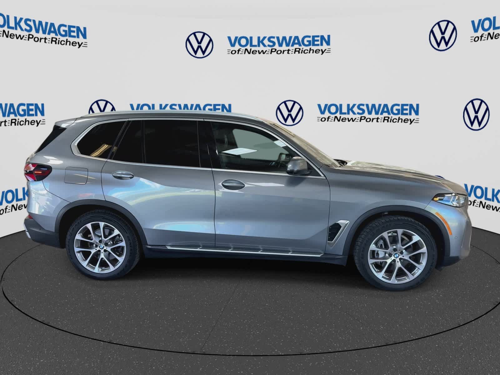 Used 2024 BMW X5 xDrive40i AWD/4WD image 9