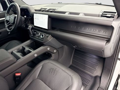 Used 2025 Land Rover Defender 110 X-Dynamic SE AWD/4WD image 16
