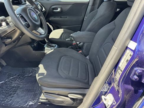 Used 2019 Jeep Renegade Latitude AWD/4WD image 14