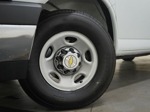 Used 2025 Chevrolet Express 3500 LT w/ LT Preferred Equipment Group RWD image 24