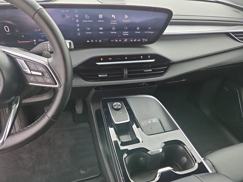 Certified 2025 Buick Enclave Preferred FWD image 17