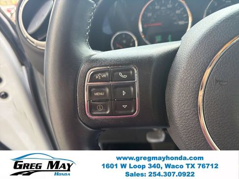Used 2015 Jeep Wrangler Unlimited Rubicon w/ Connectivity Group AWD/4WD image 12