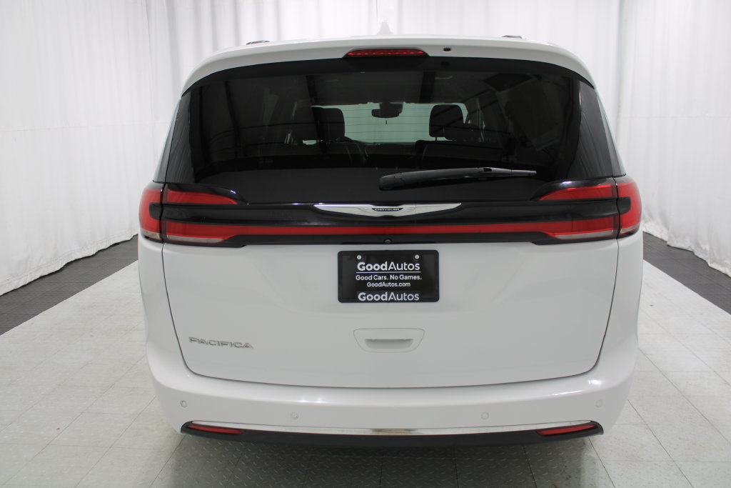 Used 2022 Chrysler Pacifica Touring-L FWD image 6