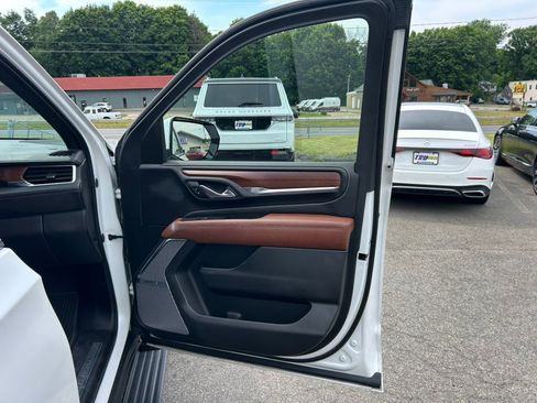 Used 2024 GMC Yukon XL Denali Ultimate AWD/4WD image 26