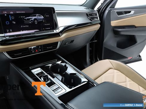 Used 2025 Volkswagen Atlas Cross Sport SE w/ Panoramic Sunroof Package image 23