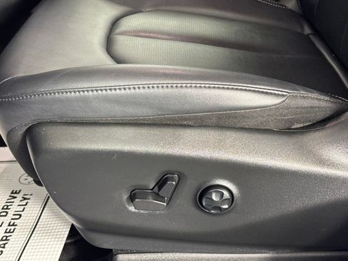 Certified 2024 Chrysler Pacifica Limited FWD image 24