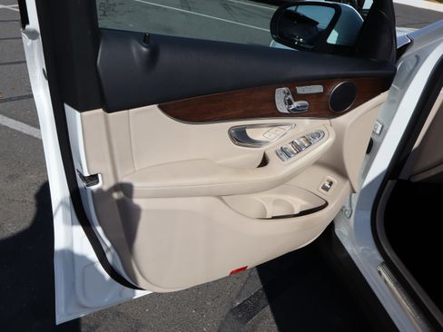 Used 2022 Mercedes-Benz GLC 300 4MATIC image 15