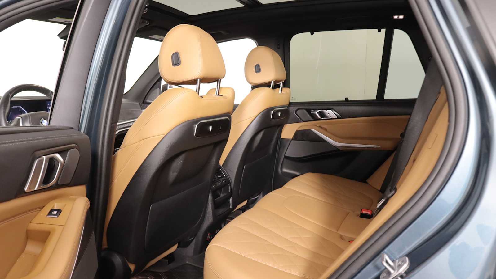 Used 2024 BMW X5 xDrive40i w/ Premium Package AWD/4WD image 14