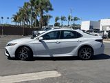 Used 2022 Toyota Camry SE image 2