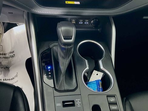 Used 2023 Toyota Highlander XLE image 16