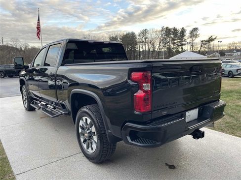 Used 2024 Chevrolet Silverado 2500 Custom w/ Custom Value Package image 5