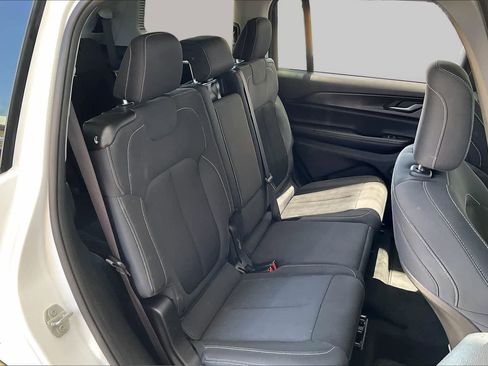 Used 2023 Jeep Grand Cherokee L Laredo AWD/4WD image 19