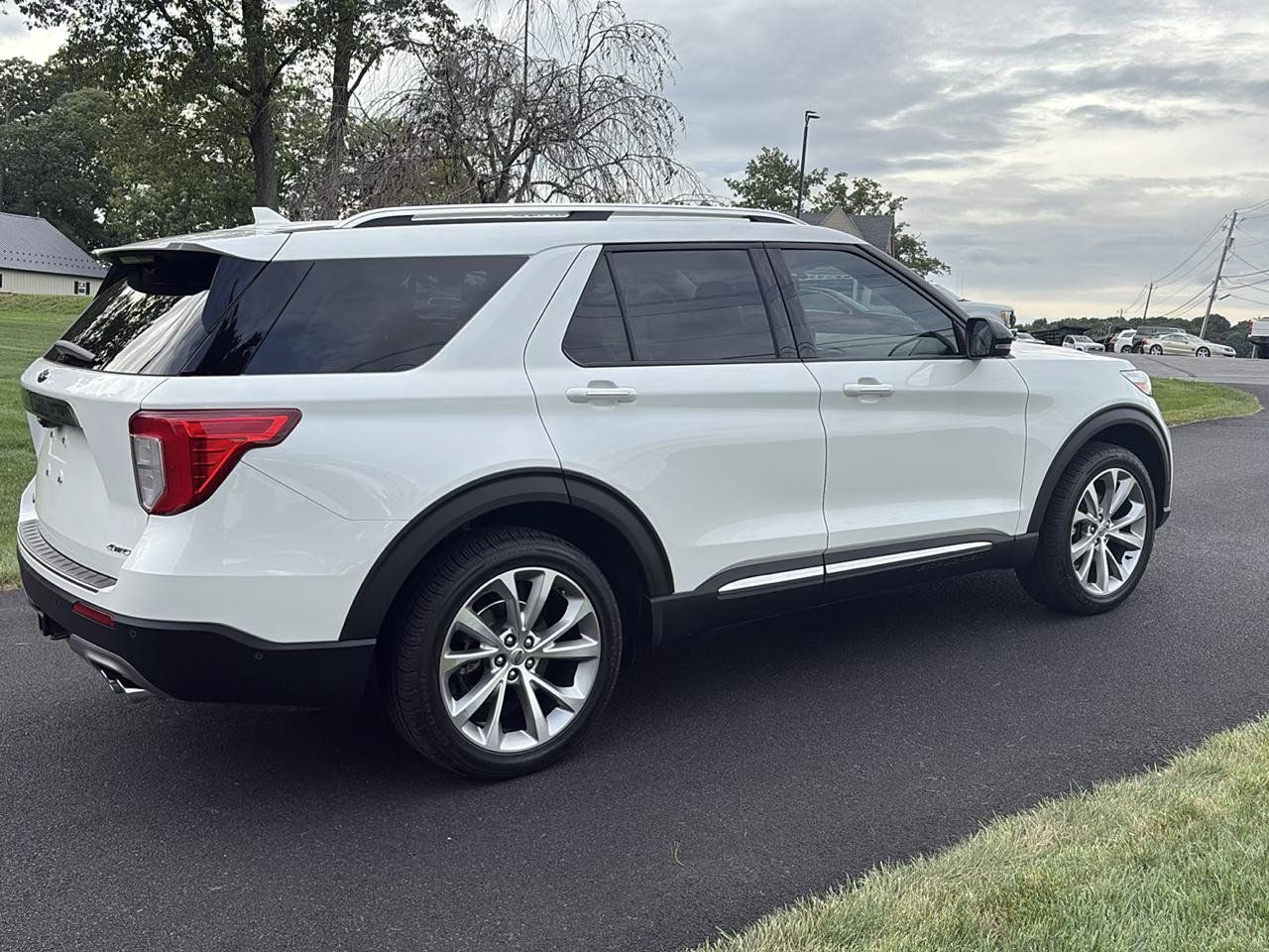 Used 2021 Ford Explorer Platinum w/ Equipment Group 601A AWD/4WD image 6