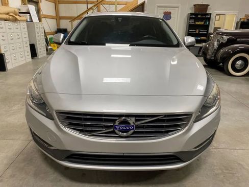 Used 2018 Volvo S60 T5 Inscription image 2