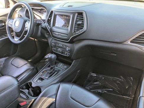 Used 2019 Jeep Cherokee Latitude Plus image 12