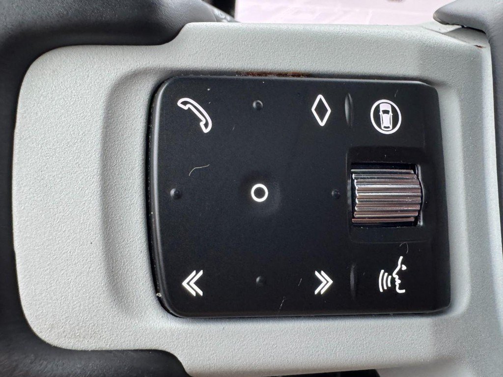 Used 2024 Land Rover Defender 130 X-Dynamic SE AWD/4WD image 18