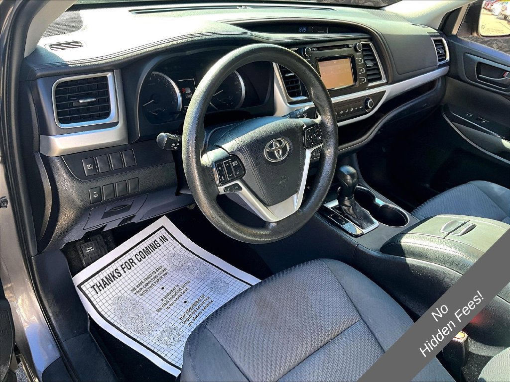 Used 2019 Toyota Highlander LE AWD/4WD image 8