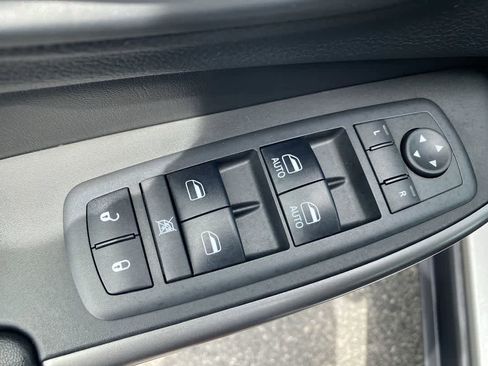 Used 2019 Jeep Cherokee Latitude Plus w/ Cold Weather Group AWD/4WD image 13