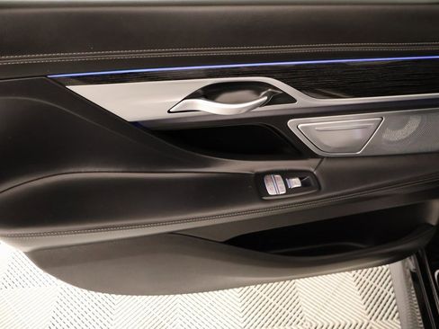 Used 2021 BMW 750i xDrive w/ Executive Package image 20