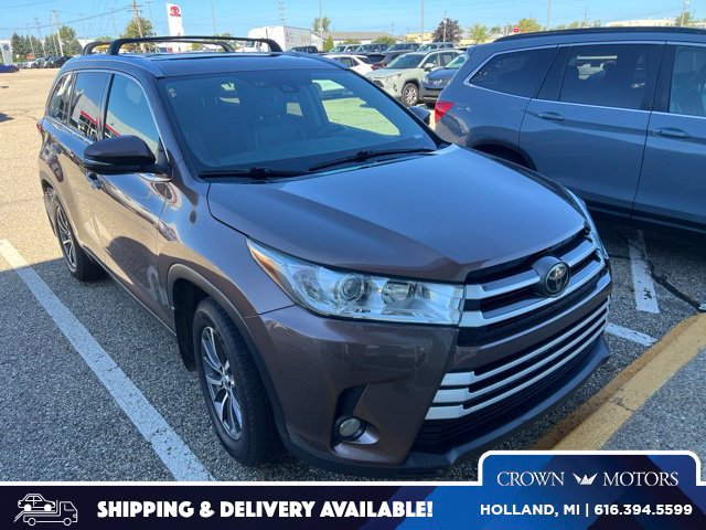 Used 2017 Toyota Highlander XLE AWD/4WD image 1