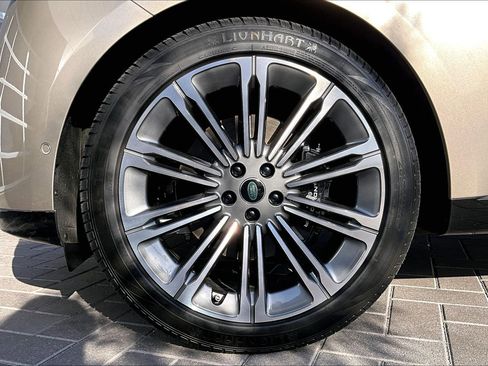Certified 2024 Land Rover Range Rover SE AWD/4WD image 8