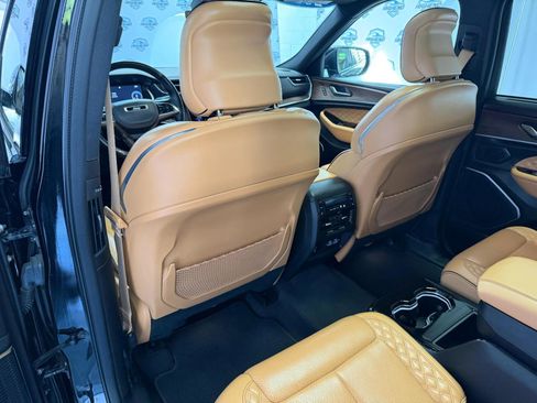 Used 2021 Jeep Grand Cherokee L Summit w/ Luxury Tech Group V AWD/4WD image 21