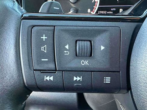 Used 2023 Nissan Pathfinder SV AWD/4WD image 18
