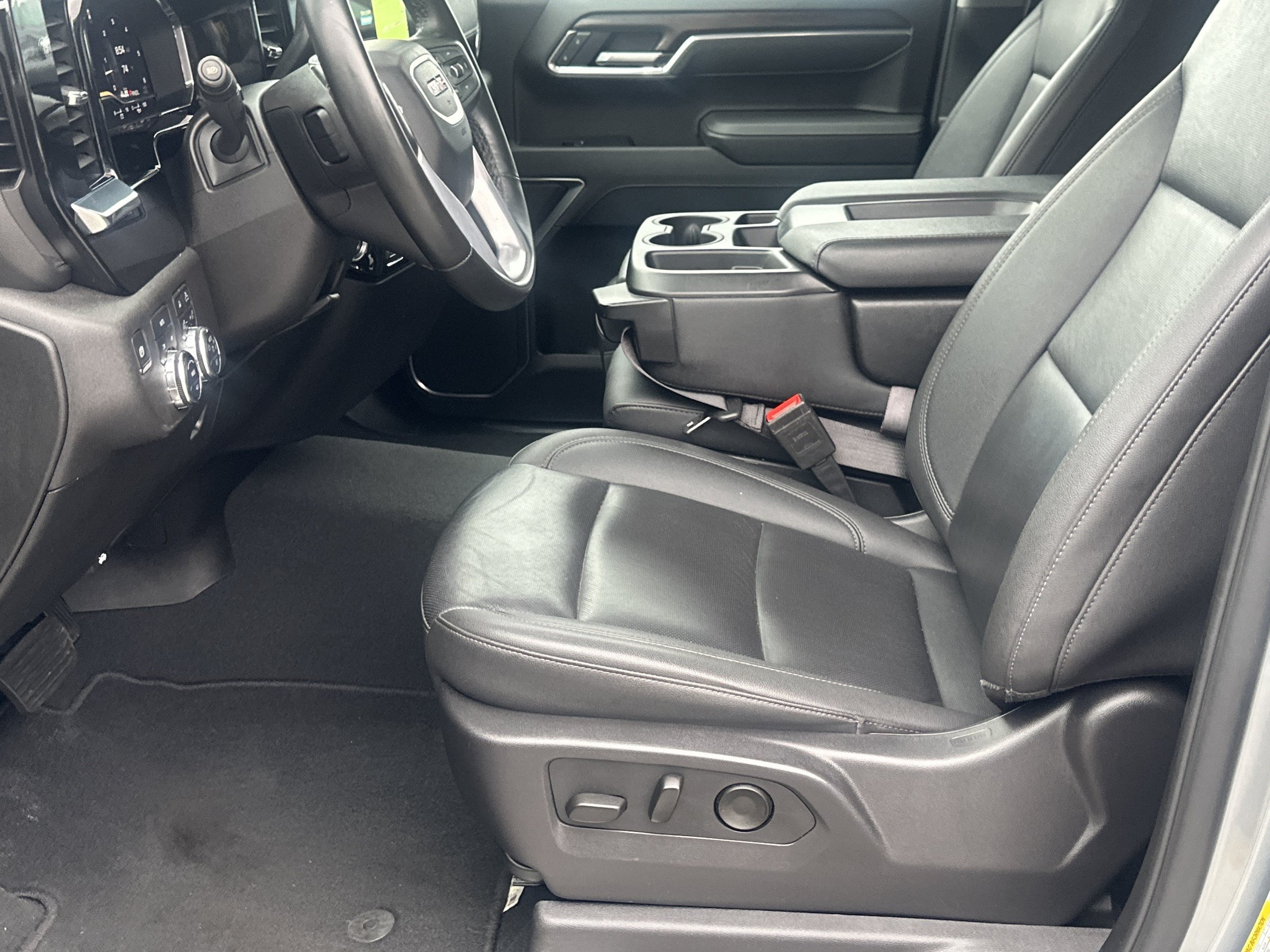Used 2025 GMC Sierra 1500 SLT AWD/4WD image 9