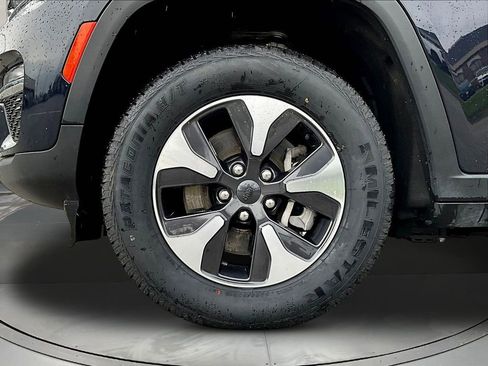 Used 2023 Jeep Grand Cherokee 4WD 4xe image 38