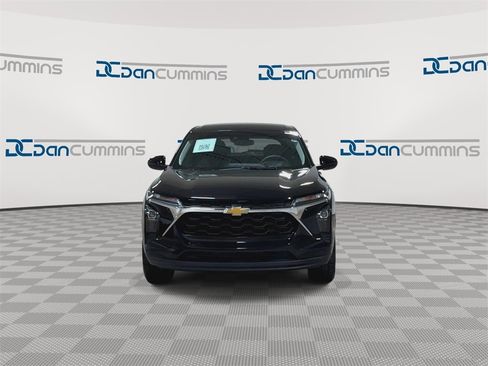 Used 2024 Chevrolet Trax LS w/ LS Convenience Package image 3