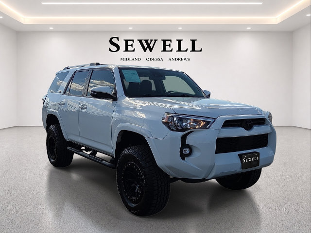 Used 2022 Toyota 4Runner SR5 Premium w/ Moonroof Package AWD/4WD image 6