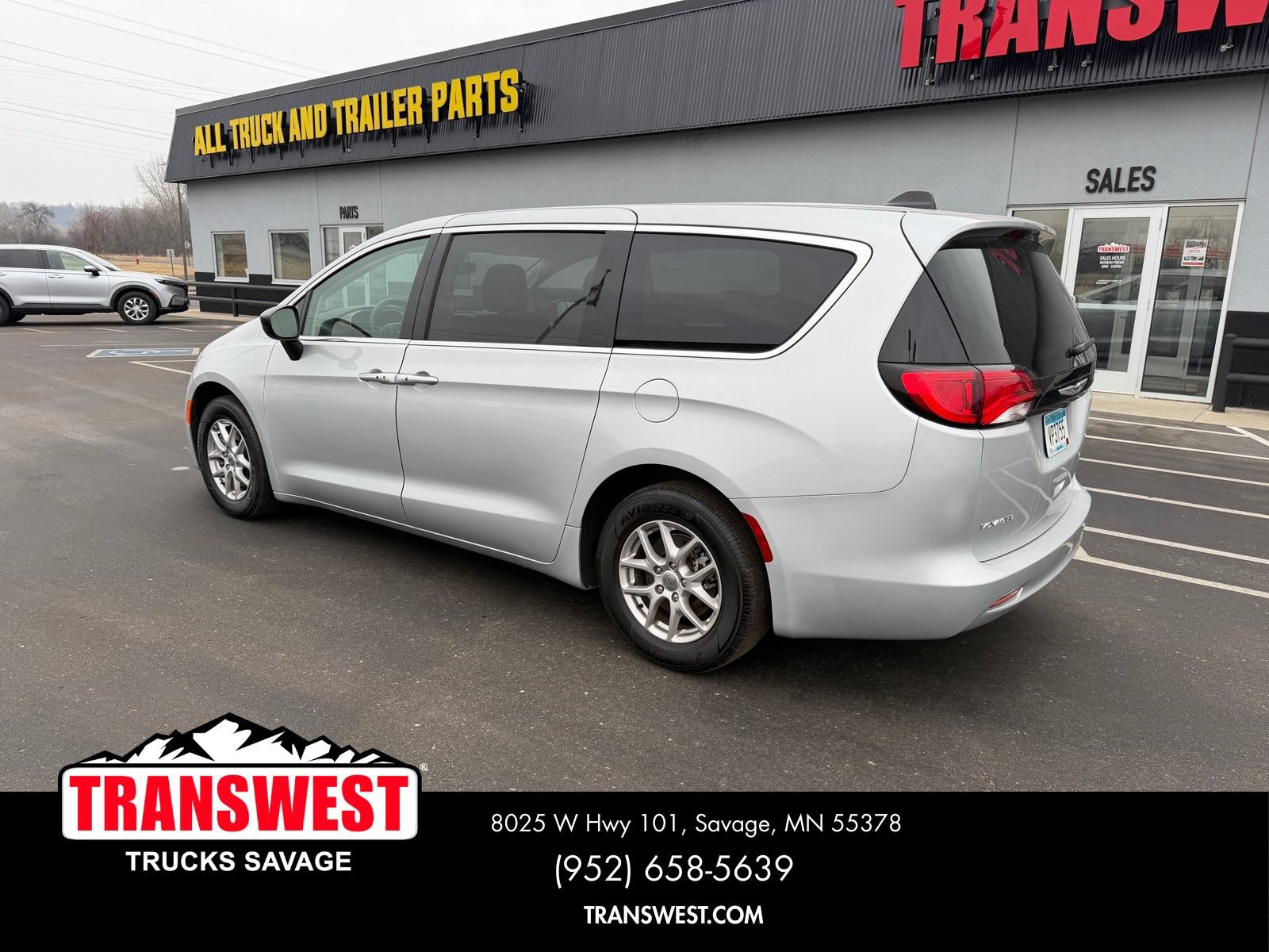 Used 2024 Chrysler Voyager LX FWD image 3