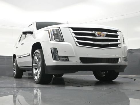 Used 2019 Cadillac Escalade Premium Luxury RWD image 30