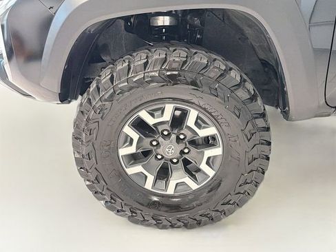 Used 2022 Toyota Tacoma TRD Off-Road w/ TRD Premium Off Road Package image 27