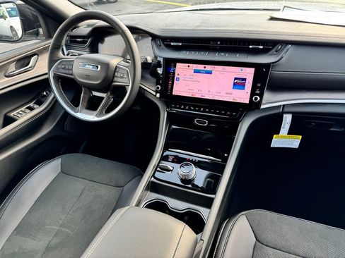New 2026 Jeep Grand Cherokee Altitude AWD/4WD image 11