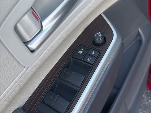 Used 2023 Toyota Sienna XLE image 17