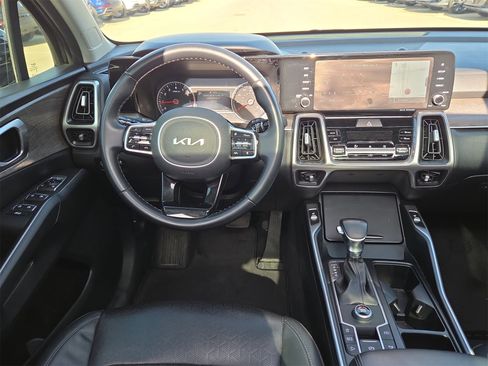 Used 2022 Kia Sorento EX w/ Panoramic Sunroof Package image 14