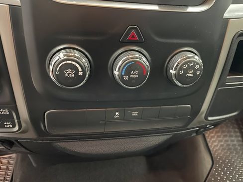 Used 2017 RAM 1500 Classic SLT AWD/4WD image 12