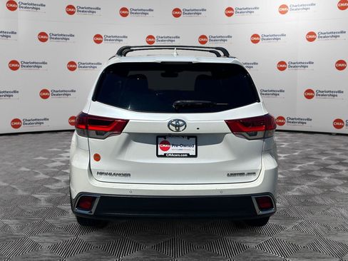 Used 2017 Toyota Highlander Limited Platinum image 4