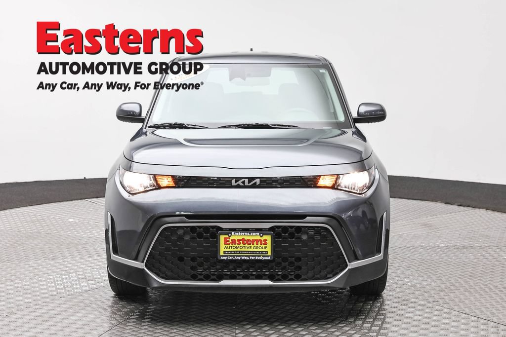 Used 2023 Kia Soul LX w/ LX Technology Package FWD image 3