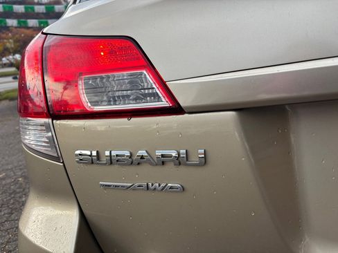 Used 2010 Subaru Outback 2.5i Premium image 14