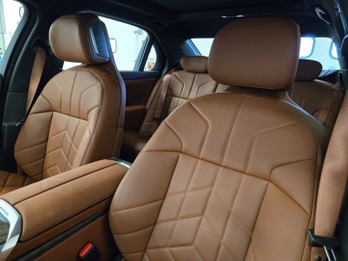 New 2025 BMW 760i xDrive w/ Executive Package image 13