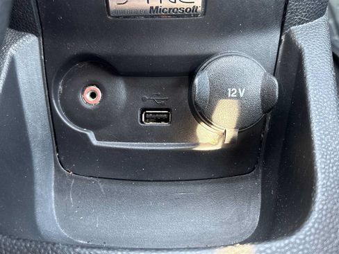 Used 2013 Ford Fiesta SE FWD image 8